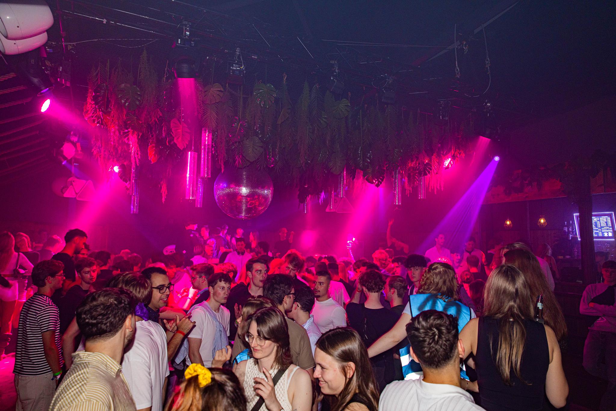 Campuznight-220