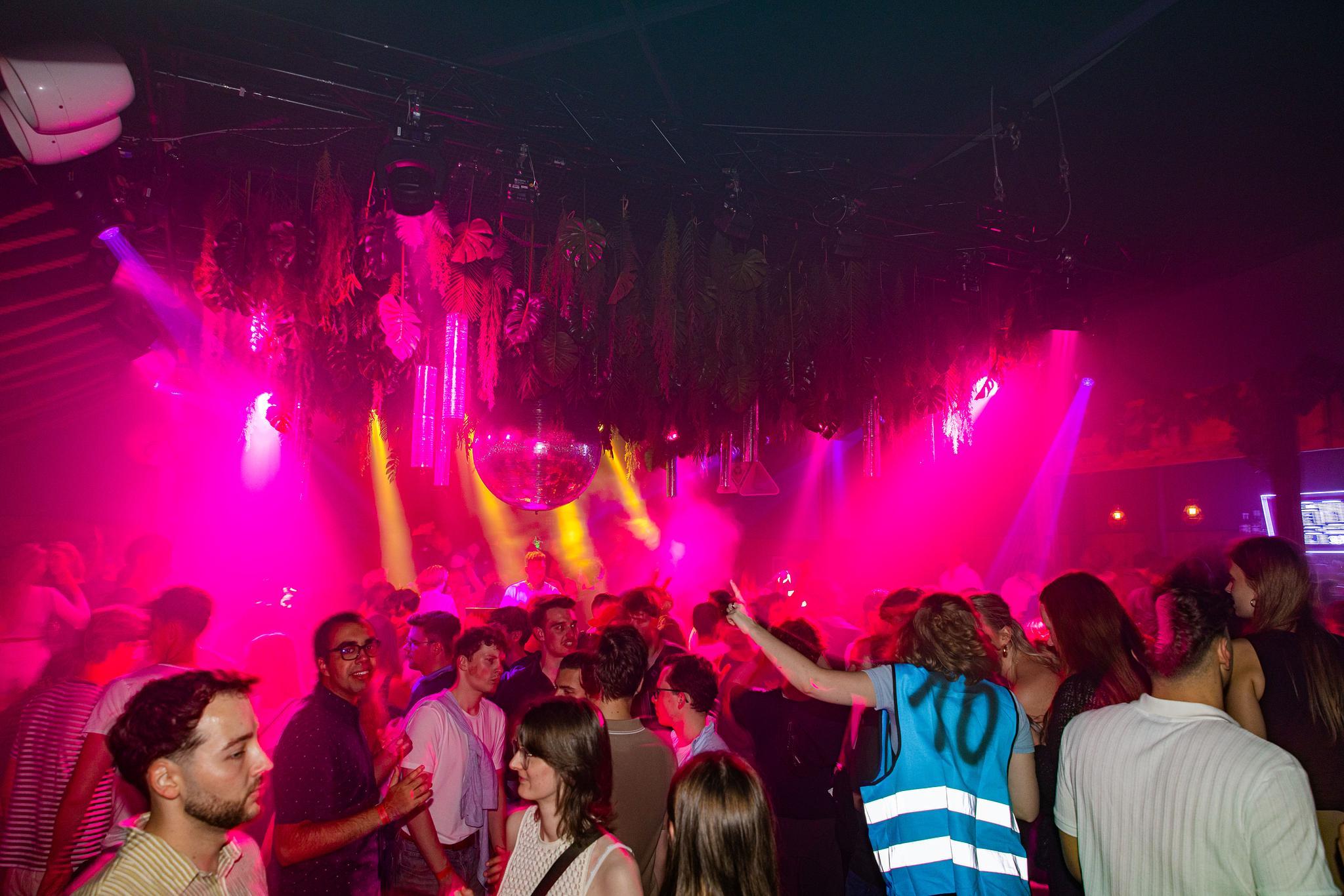 Campuznight-221